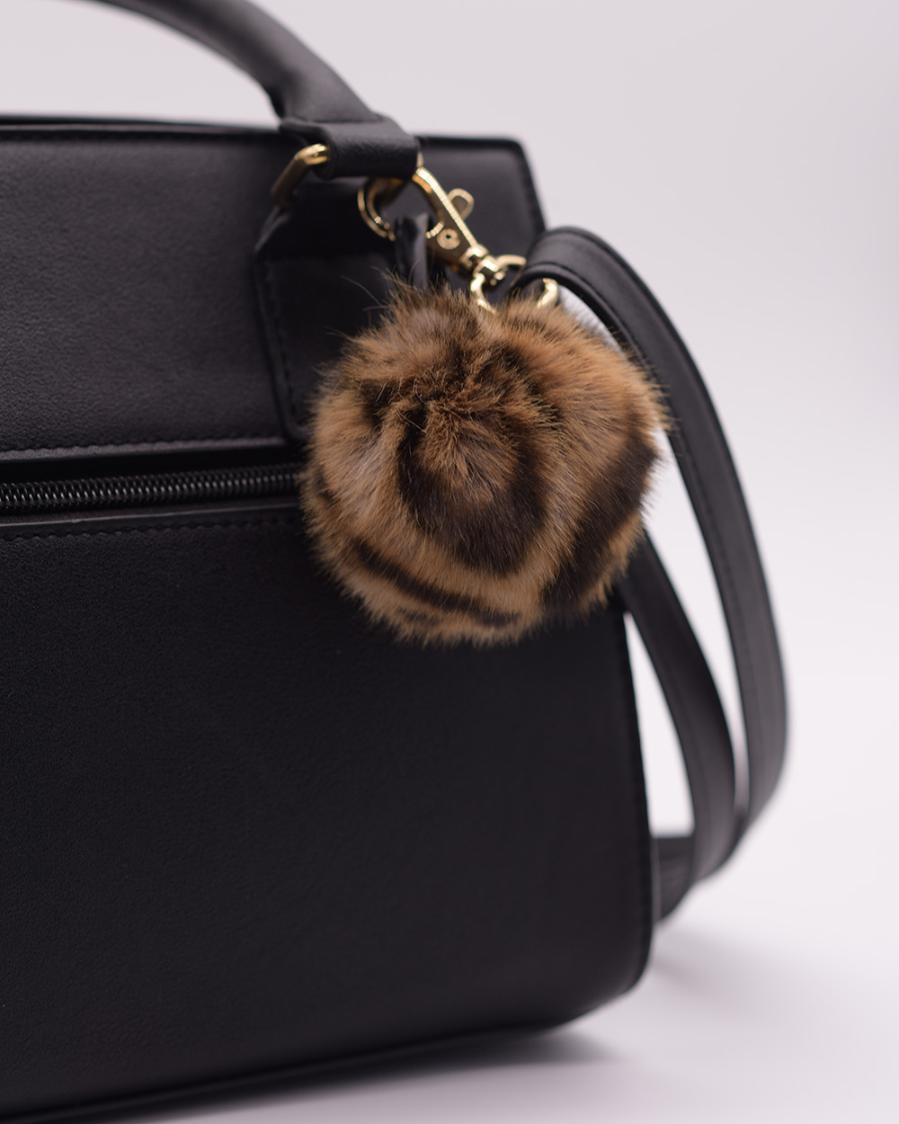 Faux Fur Pompons "Yellow Panther" Faux Fur Pompons "Yellow Panther"